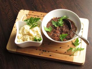 Jak uvařit příjemně pikantní kořeněné kari z černé čočky | recept na výborné kari Jak uvařit příjemně pikantní kořeněné kari z černé čočky | recept na výborné kari