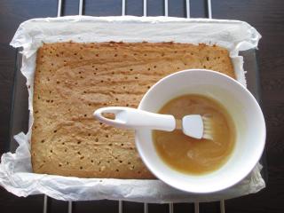 Jak upéct arašídové řezy s medem | recept na dezert Jak upéct arašídové řezy s medem | recept na dezert