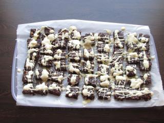 Jak upéct kakaové kostky z ovesných vloček a Cottage sýru | bezlepkový recept
