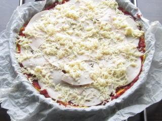 Jak upéct dietní pizzu z tvarohového těsta | recept na domácí pizzu