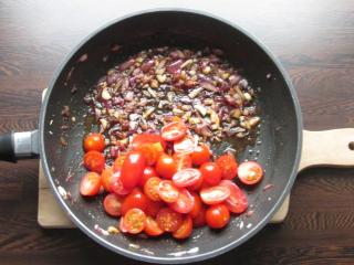 Jak uvařit kuřecí polévku s kokosovým mlékem a čočkou Beluga | recept