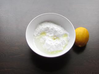 Jak upéct vláčný bramborový makovec s citronovou polevou | recept