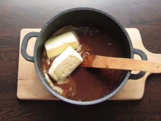 Jak upéct piškotové řezy s nugátem a čokoládovou polevou | retro recept Jak upéct piškotové řezy s nugátem a čokoládovou polevou | retro recept