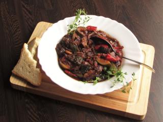Jak uvařit takzvané francouzské lečo aneb Ratatouille | recept francouzské kuchyně Jak uvařit takzvané francouzské lečo aneb Ratatouille | recept francouzské kuchyně