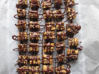 Jak upéct vláčné ovocné kostky s oříšky | recept Jak upéct vláčné ovocné kostky s oříšky | recept