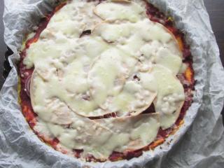 Jak upéct dietní pizzu z tvarohového těsta | recept na domácí pizzu