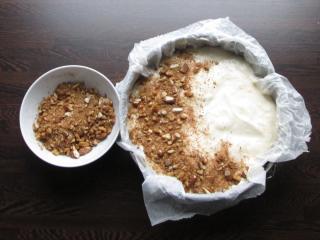 Jak upéct povidlový koláč z bramborového těsta s ořechovou krustou | recept