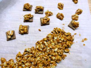 Jak upéct čtverečky s arašídy v karamelu | recept