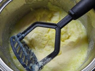 Jak uvařit škubánky s mákem a cukrem | levné jídlo z brambor