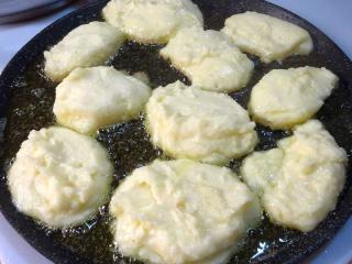 Jak uvařit škubánky s mákem a cukrem | levné jídlo z brambor