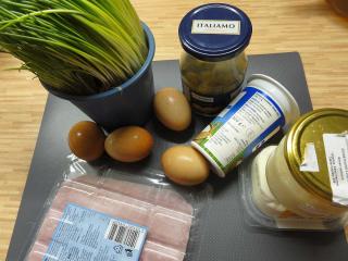Jak připravit vaječný salát s křenem a kapary | recept na jarní salát