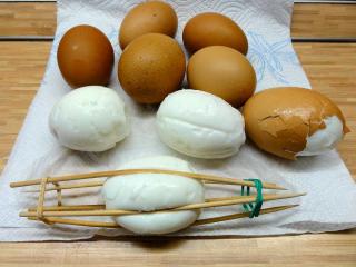 Jak připravit vaječný salát s křenem a kapary | recept na jarní salát