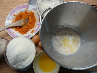 Jak upéct mrkvový bochánek (mazanec) | recept na mazanec z mrkvového těsta