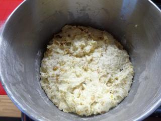 Jak upéct škvarkové placky z kynutého bramborového těsta | recept