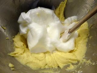 Jak upéct babiččin jogurtový koláč | recept na moučník s ovocem