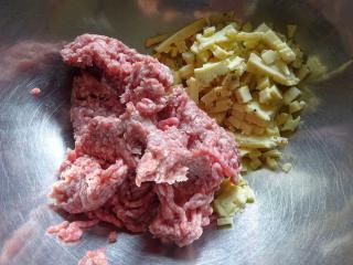 Jak připravit kuličky z mletého masa s růžičkovou kapustou | recept