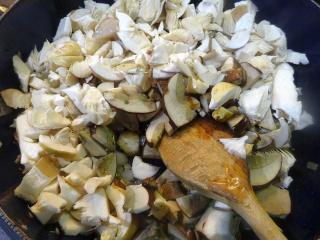 Jak upéct bramborovou nádivku s houbami | recept