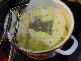 Jak uvařit bramborové šišky s makovou omáčkou | vaříme levně