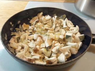 Jak zapéct těstoviny s houbami a slaninou | příprava hub