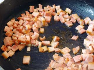 Jak zapéct těstoviny s houbami a slaninou | příprava slaniny