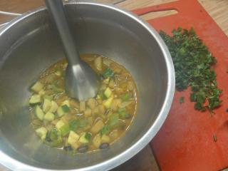 Jak uvařit indickou fazolovou polévku | recept