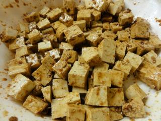 Jak připravit marinované tofu s paprikami | recept