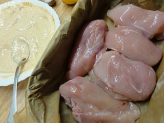 Jak upéct kuřecí prsa v kořeněné jogurtové omáčce | kuřecí prsa