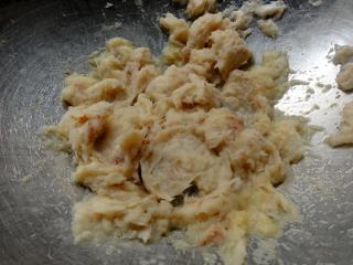 Jak připravit karbanátky z ryb a vařených brambor