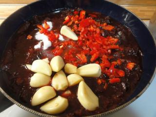 Jak připravit švestkovou chilli omáčku