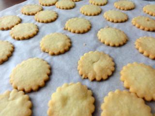 Jak upéct marcipánové sušenky s pistáciemi | recept na vánoční cukroví