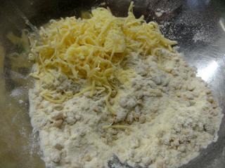 Jak upéct slané škvarkové pečivo se sýrem | recept na slané pečivo