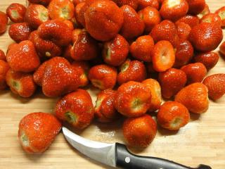 Jak připravit domácí BBQ omáčku z jahod a borůvek | letní recept