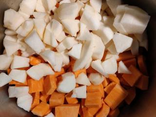 Jak uvařit batátovou polévku s jablky nebo mrkví | recept