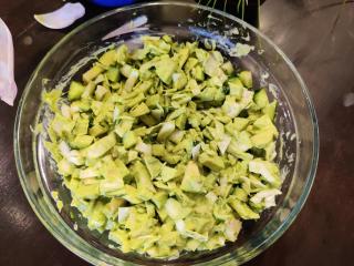 Jak připravit virální Green Goddess salát | hit TikTok