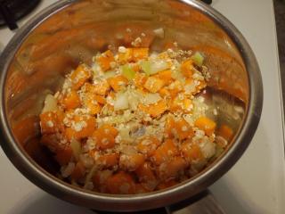 Jak uvařit mrkvovou polévku s ovesnými vločkami | levný recept