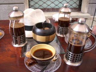 Jak si připravit dobrou kávu doma? French press, moka konvička, chemex