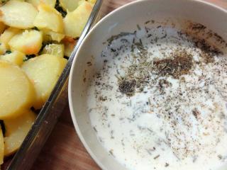Jak zapéct brambory se špenátem a uzeným masem | recept Jak zapéct brambory se špenátem a uzeným masem | recept