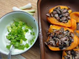 Jak zapéct papriku se směsí žampionů a uzeného masa | recept Jak zapéct papriku se směsí žampionů a uzeného masa | recept