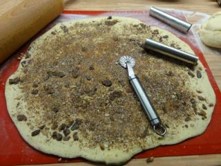 Jak upéct kynuté bulky se sýrem a šunkou | recept na domácí kynuté pečivo