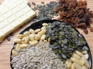 Jak udělat čokoládové hrudky s ořechy a semínky | recept