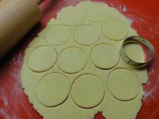 Jak upéct křupavé zelné čtverečky k pivu | recept na slané pečivo Jak upéct křupavé zelné čtverečky k pivu | recept na slané pečivo