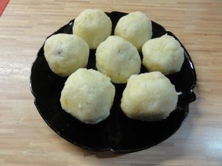 Jak uvařit třetinové ovocné knedlíky | rychlý recept s tvarohem Jak uvařit třetinové ovocné knedlíky | rychlý recept s tvarohem