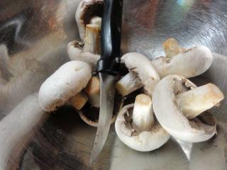 Jak usmažit houby májovky v bramborovém těstíčku