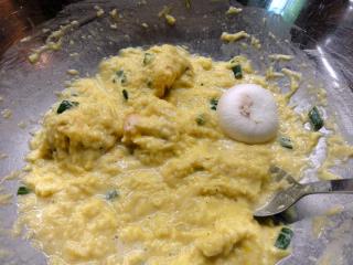 Jak usmažit houby májovky v bramborovém těstíčku | obalovaní hub v připraveném těstíčku