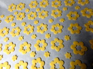 Jak upéct mandlové cukroví s náplní z vaječného likéru | recept na vánoční cukroví Jak upéct mandlové cukroví s náplní z vaječného likéru | recept na vánoční cukroví