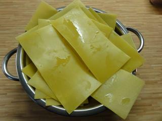 Jak připravit lasagne se špenátem a mletým masem | recept