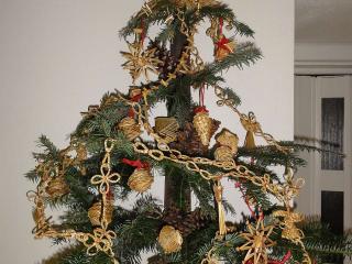 Jak si udělat vánoční stromek na zeď do malého bytu