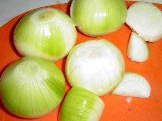 Jak udělat nakládanou sladkokyselou cibuli | recept Как приготовить маринованный кисло-сладкий