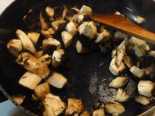 Jak uvařit kuřecí závitky s houbovou omáčkou | recept