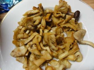 Jak upéct houbovou pizzu na plech | recept